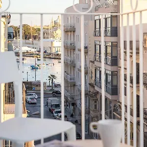 Pensión Island, Gzira